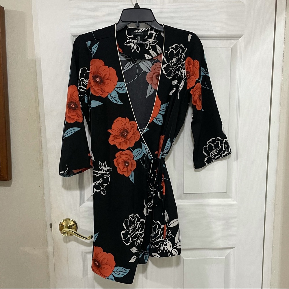 Forever 21 Floral Wrap Dress Size S